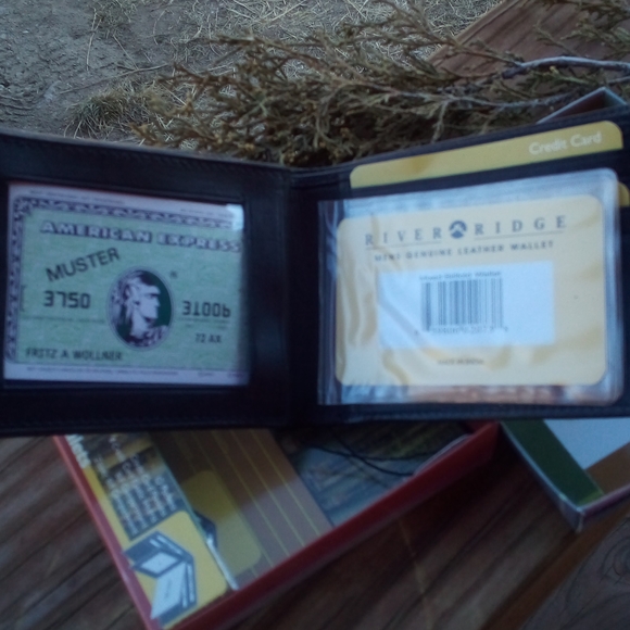 Ashburn Double Fold Wallet - Picture 3 of 15